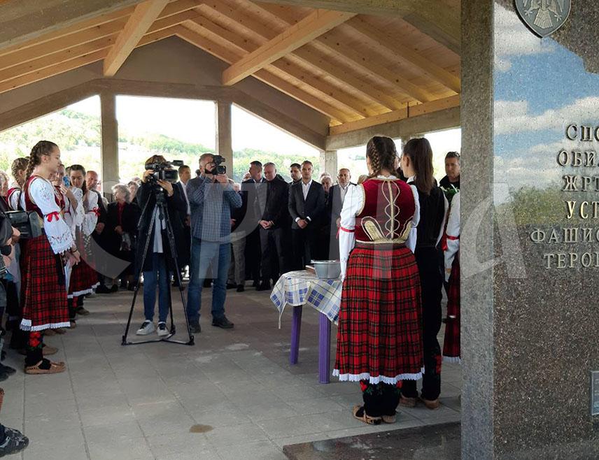 БАЊАЛУКА, 21. АПРИЛА /СРНА/ - У бањалучком насељу Бијели Поток данас ће бити служен парастос и положени вијенци на спомен-обиљежје поводом 83 године од страдања 54-оро Срба из тог мјеста које су убиле усташе у Другом свјетском рату.
