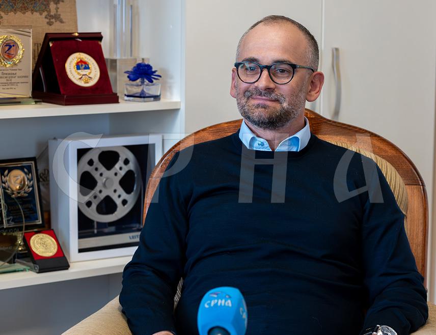 ПАЛЕ, 22. АПРИЛА /СРНА/ - Олимпијски центар "Јахорина" остварио је максимум од зимске сезона, које је била суочена са неповољним временским условима, али је успјешно приведена крају првенствено захваљујући радницима и улагањима у систем за вјештачко осњежавање, рекао је Срни директор центра Дејан Љевнаић.