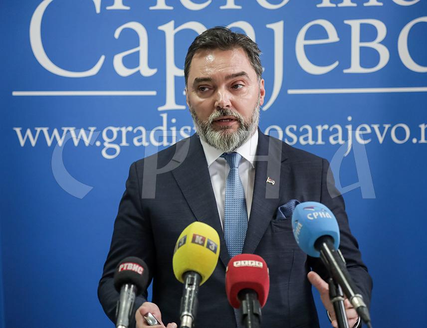 EAST SARAJEVO, APRIL 22 /SRNA/ - The Minister of Foreign Trade and Economic Relations in the Council of Ministers Staša Košarac told SRNA that he will request at today's session of the Council of Ministers, that the Chairperson Borjana Krišto schedule an urgent meeting with the President of the European Commission, Ursula von der Leyen, about the Srpska and FBiH carriers-related issue, who are discriminated in terms of their permitted stay in the EU.