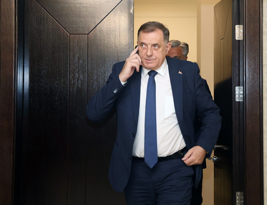 РИМ, 24. АПРИЛА /СРНА/ - Хапшење предсједника Републике Српске Милорада Додика мора одмах бити опозвано, саопштио је Фридманов институт и предлаже да Италија и САД посредују у отвореном дијалогу свих страна у БиХ.