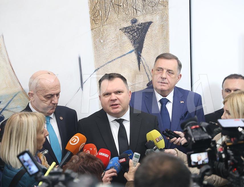 ИСТОЧНО САРАЈЕВО, 24. АПРИЛА /СРНА/ - Mинистар за научнотехнолошки развој и високо образовање Републике Српске Жељко Будимир рекао је да је у Универзитет у Источном Сарајеву у посљедње вријеме уложено око 38.000.000 КМ и да је то визија развоја Републике Српске коју води Милорад Додик.