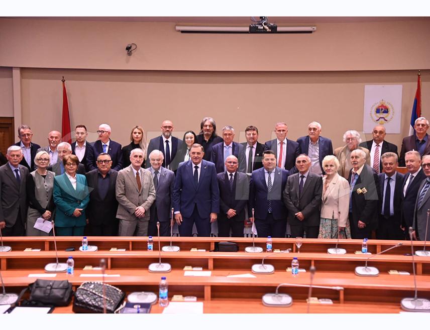 BANJA LUKA, APRIL 25 /SRNA/ - Serbs from the region give absolute support to Republika Srpska and its leadership in preserving institutions, it was stated at the 21st Conference of Serb national organisations from the countries of the region, which is being held in Banja Luka, whose participants stated that a great price has been paid for Republika Srpska, which today everyone must protect and fight for its survival.