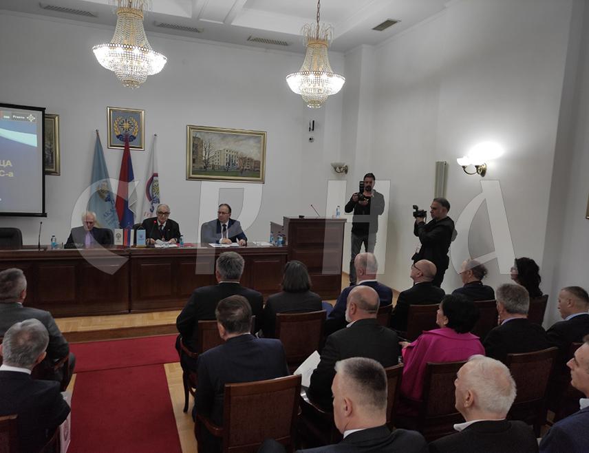 BANJA LUKA, APRIL 25 /SRNA/ - The President of the Academy of Sciences and Arts of the Republika Srpska /ANURS/ Rajko Kuzmanović said at the formal session of this institution in Banja Luka that 16 more members were admitted who will be a new force in encouraging the progress.