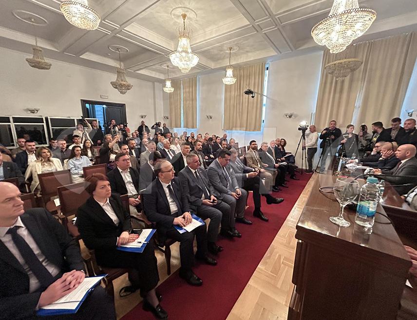 БАЊАЛУКА, 26. АПРИЛА /СРНА/ - Међународни форум "Васкрс - 2025: мир, стабилност и хришћанске вриједности у модерној Европи и на Балкану" почео је данас у Бањалуци у присуству предсједника Републике Српске Милорада Додика.