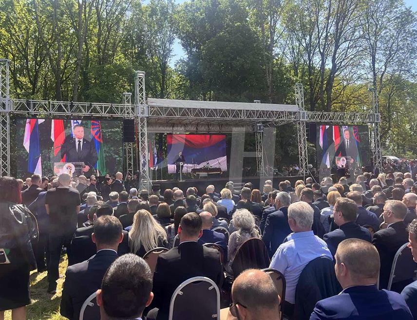 KOZARSKA DUBICA, APRIL 27 /SRNA/ - Republika Srpska President Milorad Dodik said today in Donja Gradina that this place is a symbol of suffering, which bears witness to the systematic killing and to the existence of monsters who wanted to exterminate an entire people. However, today's gathering is proof that this is not possible.