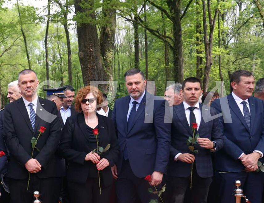 KOZARSKA DUBICA, APRIL 27 /SRNA/ - The Minister of Spatial Planning, Construction, and Ecology of Republika Srpska, Bojan Vipotnik, told SRNA that every visit to Donja Gradina and the heavy silence that echoes awakens the pain for all the innocent victims of the Ustasha-run camps of Jasenovac and Stara Gradiška.