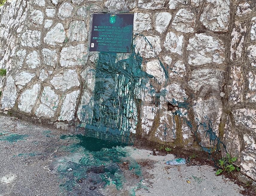 EAST NOVO SARAJEVO, APRIL 28 /SRNA/ – An unidentified perpetrator poured oily green paint, once again desecrating the memorial plaque on Vrace dedicated to General Ratko Mladić, which commemorates the self-organization of Serbs during the most difficult times in an effort to preserve their centuries-old homesteads.