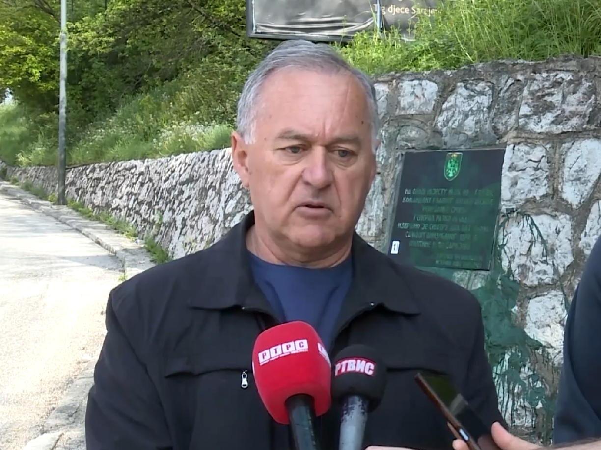 EAST NOVO SARAJEVO, April 28 /SRNA/ – Dragiša Tuševljak, President of the Veterans' Organization of the Municipality of East Novo Sarajevo, stated—regarding the defacement of the memorial plaque at Vrace - that Bosniaks aim to provoke a larger incident, and emphasized that coexistence with them has become impossible.