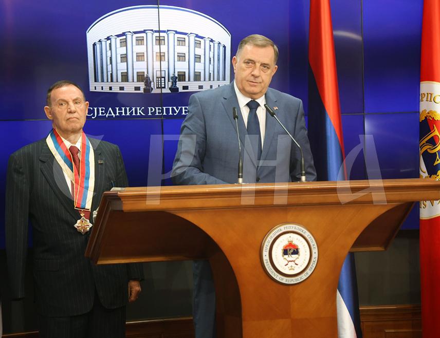 BANJA LUKA, April 28 /SRNA/ - The President of Republika Srpska Milorad Dodik said that the awarding of the Order to Moshe Levy, a holder of Israel's highest military honor, humanitarian, businessman, and friend of the Serbian people, was an important moment for the Serbs and Republika Srpska, emphasizing that Levy demonstrated friendship and brotherhood.