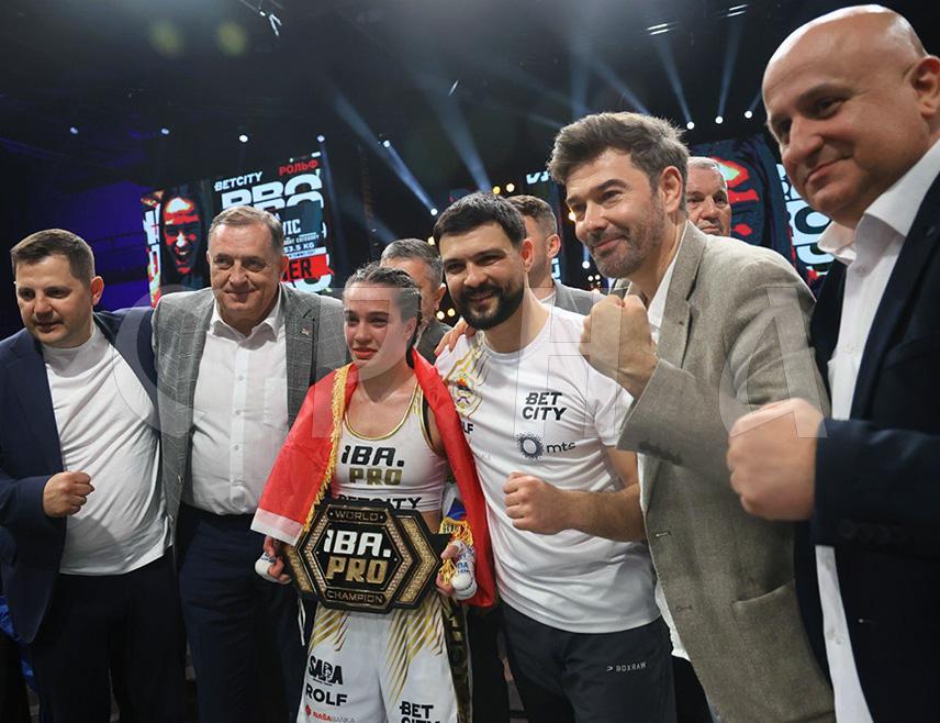 BIJELJINA, APRIL 28 /SRNA/ - Boxer Sara Ćirković, who won the professional world championship title, said that it belongs to the heroic Serbian people and that the title she won in a professional boxing match in Banja Luka is dedicated to all the fallen Serbs.