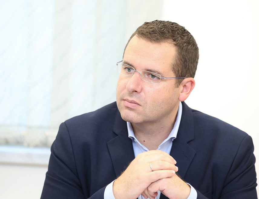 BANJA LUKA, APRIL 30 /SRNA/ - Radovan Kovačević, a member of the Serbian Caucus in the House of Peoples of the BiH Parliamentary Assembly, says that the opposition in Srpska will go down in history as someone who worked against the interests of their people.