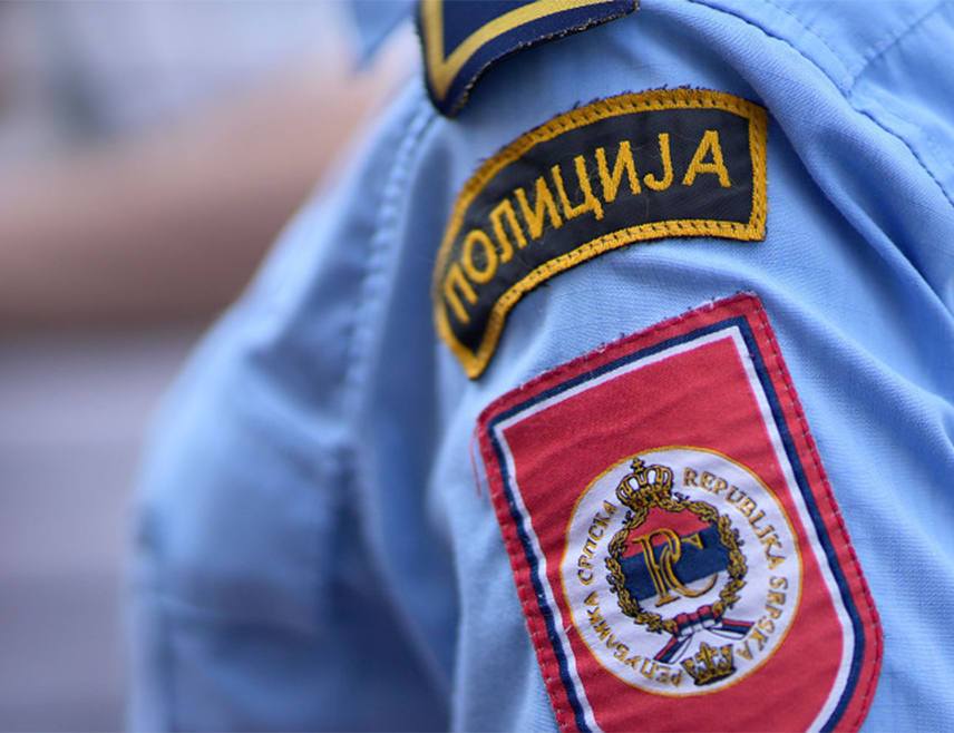 БАЊАЛУКА, 30. АПРИЛА /СРНА/ - Полицијски службеници Управе криминалистичке полиције Министарства унутрашњих послова /МУП/ Републике Српске ухапсили су данас лице чији су иницијали T.Ђ. из Бањалуке због сумње да је извршила кривично дјело уцјена којим је за себе прибавила противправну имовинску корист од 50.000 КМ, речено је Срни у МУП-у.