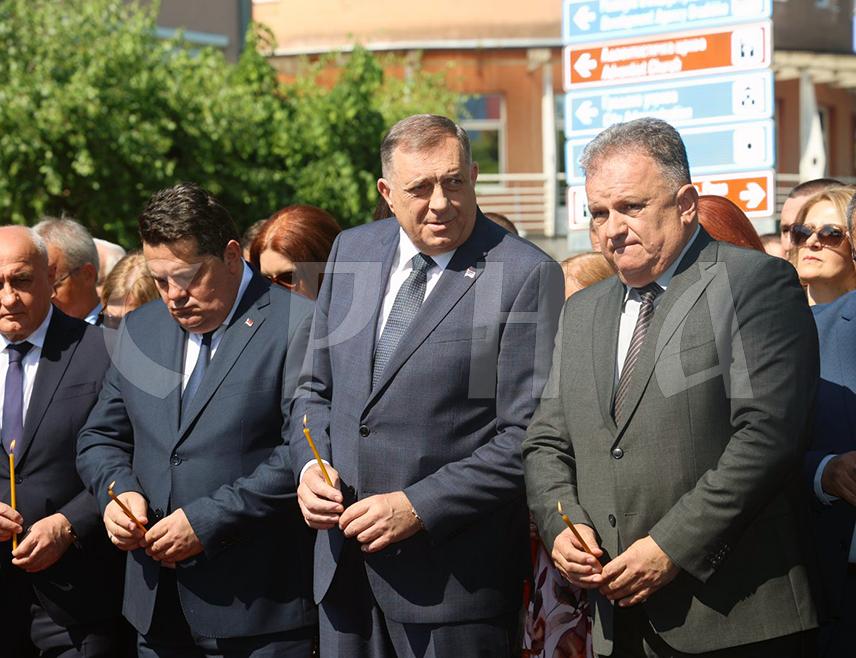 ГРАДИШКА, 1. МАЈА /СРНА/ - Предсједник Републике Српске Милорад Додик истакао је данас да је заједнички циљ свих муслиманских политичких партија из Сарајева да се укине Република Српска, те позвао становнике Српске да подрже политичке напоре републичког руководства и одбаце дјеловање "издајничких структура опозиције у Српској".