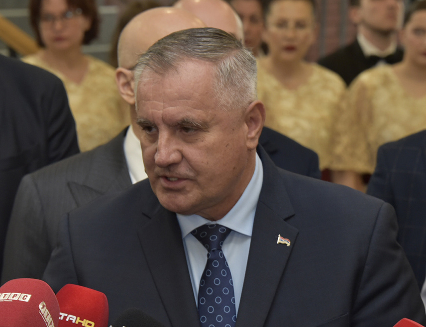 БАЊАЛУКА, 1. МАЈА /СРНА/ - Премијер Републике Српске Радован Вишковић рекао је да ће Влада на сједници у мају разматрати закон о медијима како би се уредио медијски простор у Српској.