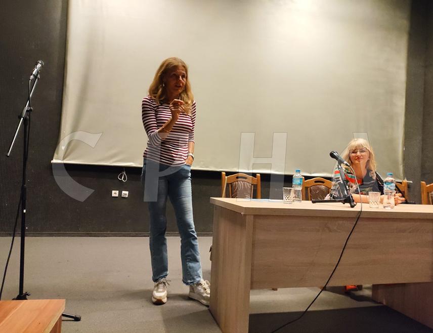 БРАТУНАЦ, 4. МАЈА /СРНА/ - Књижевно вече са Мирјаном Бобић Мојсиловић одржано је вечерас у Братунцу у оквиру манифестације "Ђурђевдански дани", а позната књижевница говорила је о какарактеру својих јунака, настајању романа и темама које обрађује.