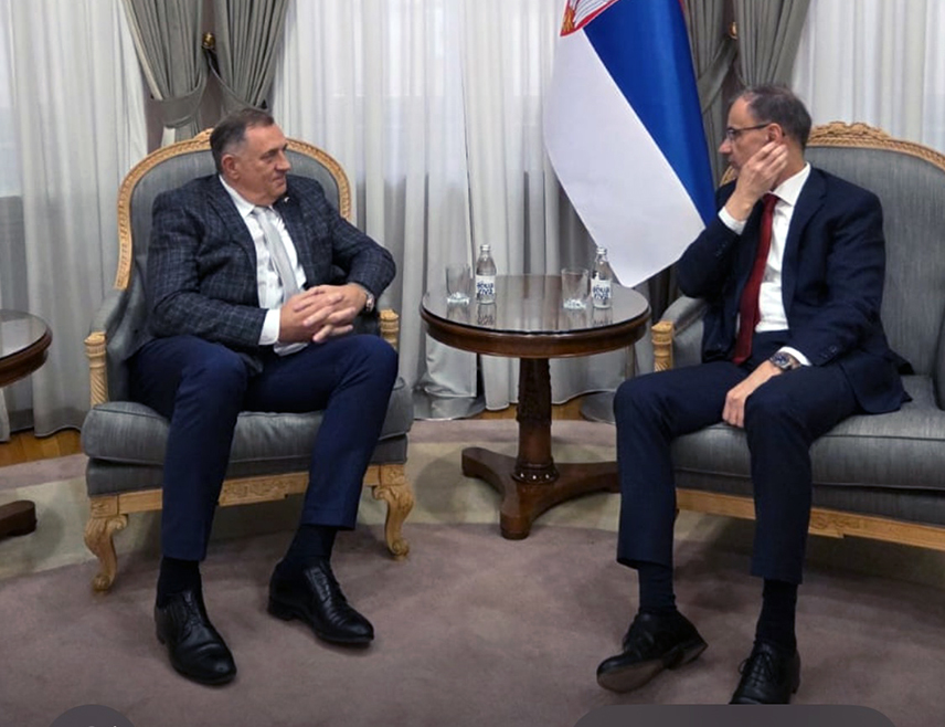 BELGRADE, MAY 7 /SRNA/ - Republika Srpska President Milorad Dodik says that he spoke today in Belgrade with Prime Minister of Serbia Đuro Macut about projects that will further strengthen the ties between Srpska and Serbia, and pointed out that economic progress and stability for the Serb people can only be ensured through joint initiatives.