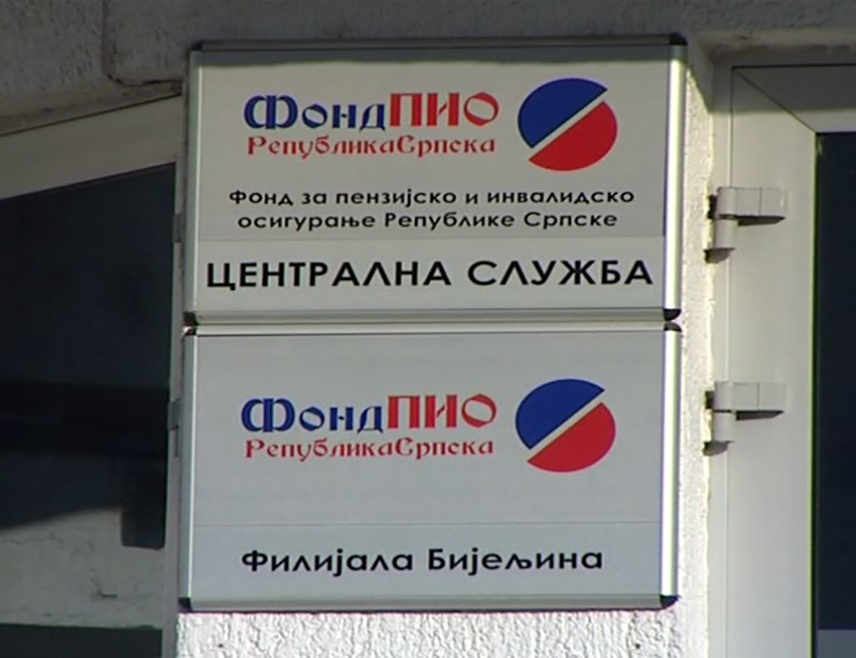 БИЈЕЉИНА, 8. МАЈА /СРНА/ - У Републици Српској данас је почела исплата пензија за април за 289.402 корисника, за шта је обезбијеђено 158,86 милиона КМ у нето износу, односно 160,79 милиона КМ у бруто износу, саопштено је из Фонда за пензијско и инвалидско осигурање Српске.