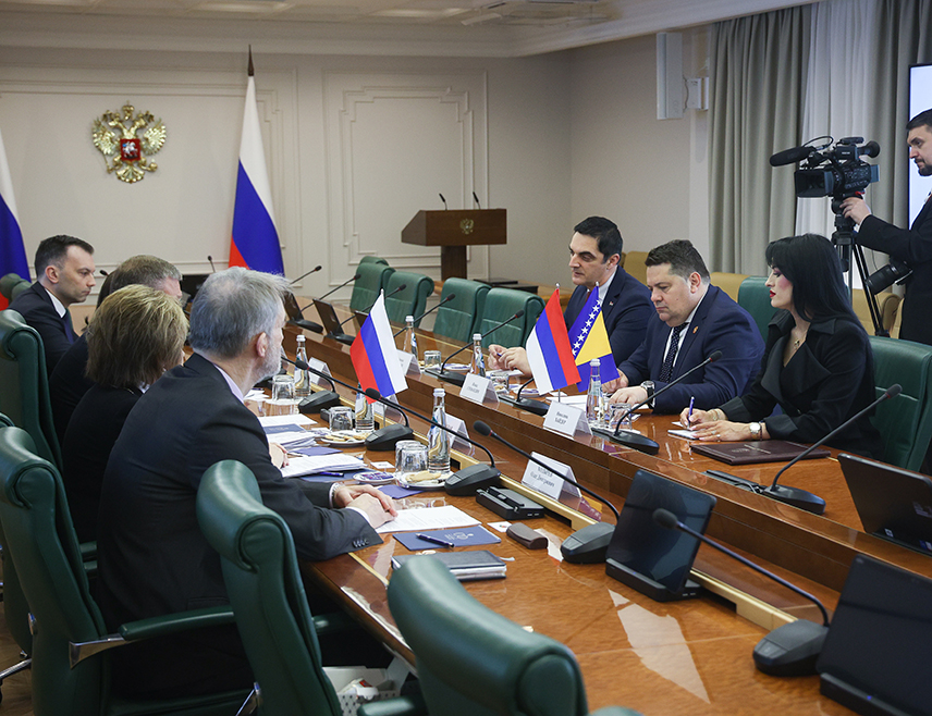 MOSCOW, May 8 /SRNA/ – The Speaker of the National Assembly of Republika Srpska Nenad Stevandić said that, together with the Vice President of the Russian Federation Council Konstantin Kosachev in Moscow, he noted a high degree of cooperation and agreement on all issues, especially regarding the illegal actions of Christian Schmidt, whose appointment as High Representative in BiH was not ratified by the UN Security Council.