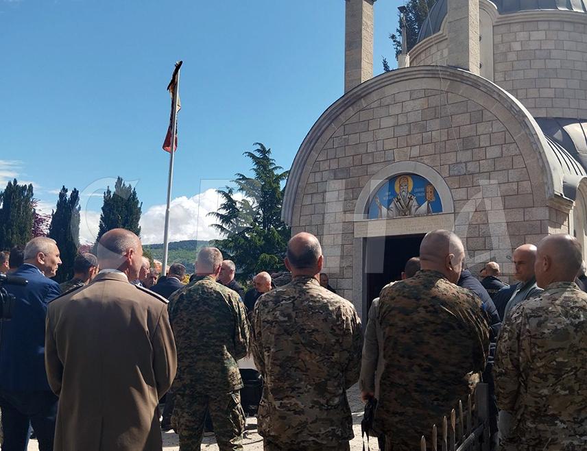 БИЛЕЋА, 8. МАЈА /СРНА/ - Војска Републике Српске /ВРС/ била је темељ одбране и опстанка српског народа на овим просторима, због чега је дужност сјећати се свих бораца који су дали животе за отаџбину, изјавио је данас у Билећи командант касарне "Билећки борци" Александар Ћосовић.