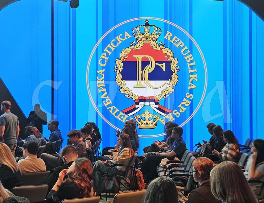 МОСКВА, 8. МАЈА /СРНА/ - Предсједник Републике Српске Милорад Додик изјавио је данас у Москви да српски народ и данас осјећа посљедице НАТО бомбардовања осиромашеним уранијумом.