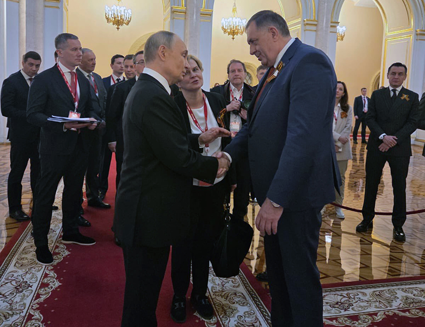 MOSCOW, MAY 9 /SRNA/ - Republika Srpska President Milorad Dodik says that today is an important day for Srpska, whose delegation attended the Victory Day celebration in Moscow, and points out that he had a number of meetings with world officials, including the presidents of Brazil and Venezuela.