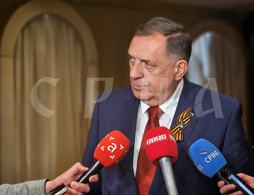 MOSCOW, MAY 9 /SRNA/ - Republika Srpska President Milorad Dodik has said today in Moscow that the basic state national interest is sacred and that anyone who undermines it is against the state.