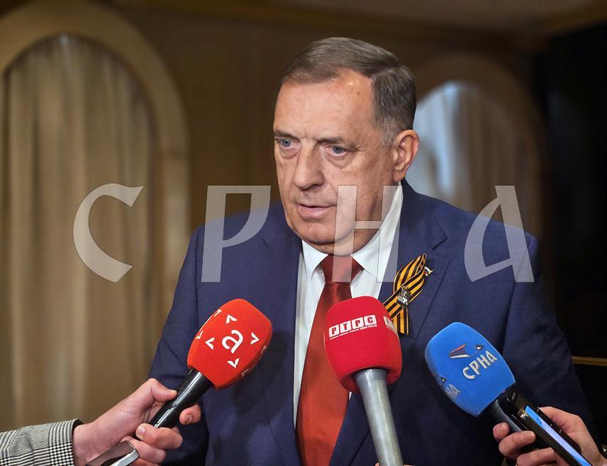 BANJA LUKA, MAY 9 /SRNA/ - The President of Republika Srpska Milorad Dodik has said tonight that the Victory Day is a great day of civilization when a new era in the development of the world began, to which the Serb people made undoubted contribution.