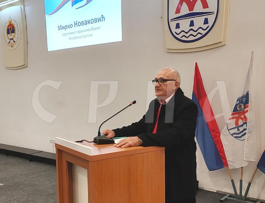 НОВИ ГРАД, 10. МАЈА /СРНА/ - Војска Републике Српске одиграла је пресудну улогу у заштити српског народа са којим је и одбранила Српску, изјавио је Срни ратни командант Петог батаљона Прве новоградске пјешадијске бригаде Мирко Новаковић поводом Дана ВРС који ће бити обиљежен 12. маја.