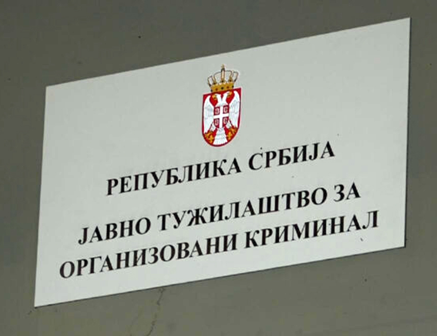 БЕОГРАД, 13. МАЈА /СРНА/ - На приједлог Јавног тужилаштва за организовани криминал одређено је задржавање Горану Васићу због сумње да је као вршилац дужности директора Републичког завода за заштиту споменика културе фалсификовао приједлог одлуке о престанку својства културног добра за зграде бившег Генералштаба и Министарства одбране у Београду.