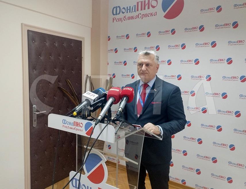 ТЕСЛИЋ, 14. МАЈА /СРНА/ - Бањску рехабилитацију ове године користиће око 4.300 пензионера и то је значајан потез Владе Републике Српске и Кабинета предсједника Српске који су за ове потребе повећали издвајања у посљедњих шест година, изјавио је директор Фонда за пензијско и инвалидско осигурање /ПИО/ Српске Младен Милић.