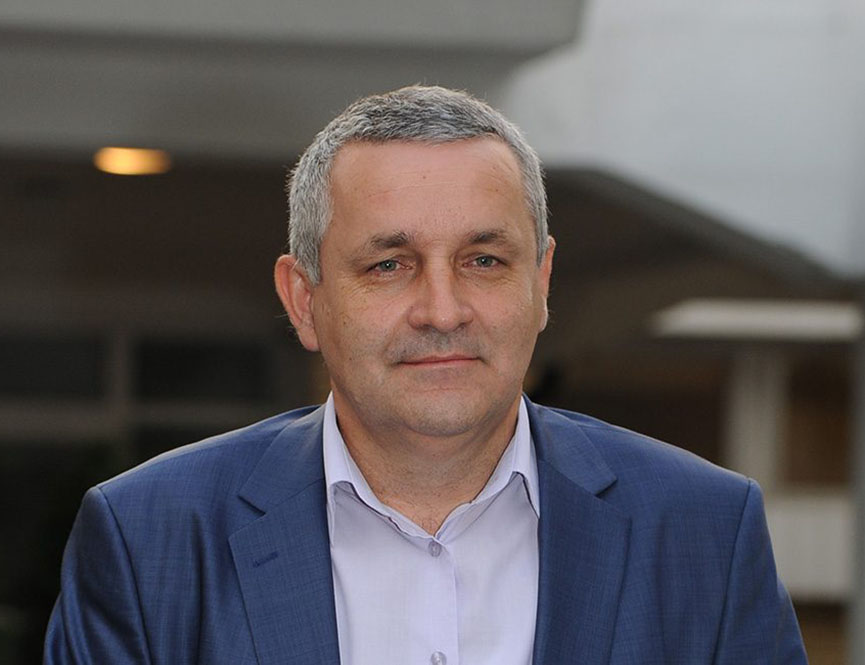 БЕОГРАД, 15. МАЈА /СРНА/ - Предсједник Савеза Срба из региона Миодраг Линта поручио је да Србија никада не смије одустати од утврђивања истине о нападима на невине војнике ЈНА у Тузли, Сарајеву и другим дијеловима БиХ, нити од процесуирања одговорних за ратне злочине над српским народом у БиХ и на простору бивше Југославије.