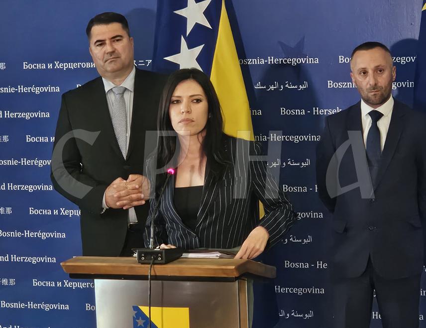 САРАЈЕВО, 15. МАЈА /СРНА/ - Предсједавајућа Клуба посланика СНСД-а у Представничком дому Парламентарне скупштине БиХ Сања Вулић рекла је данас да је посланик овог дома Саша Магазиновић за три мјесеца потрошио 55.980 КМ на путовања.