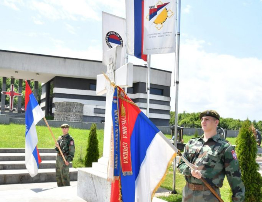 ИСТОЧНО НОВО САРАЈЕВО, 20. МАЈА /СРНА/ - Борачка организација општине Источно Ново Сарајево обиљежиће Дан формирања Прве сарајевске механизоване бригаде Војске Републике Српске - 20. мај, а поводом тога биће служен парастос за 618 погинулих бораца ове бригаде у Цркви Светог великомученика Георгија и положено цвијеће код спомен-крста на Врацама.