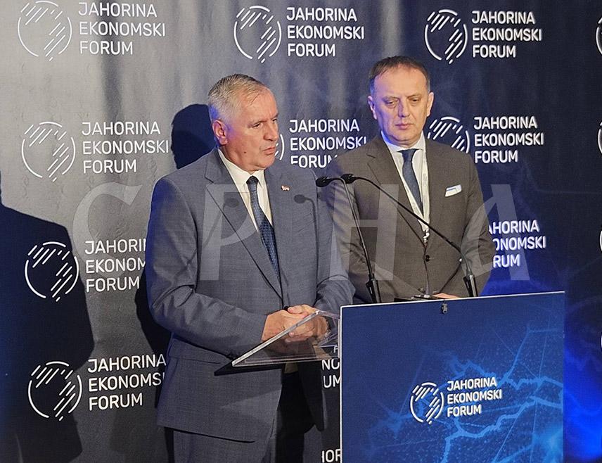 ЈАХОРИНА, 21. МАЈА /СРНА/ - Предсједник Владе Српске Радован Вишковић рекао је да је Република Српска препозната као пожељна дестинација за инвестиције и налази се међу 10 најпожељнијих земаља за инвестирање.