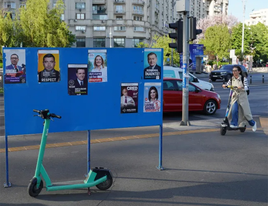 БУКУРЕШТ, 22. МАЈА /СРНА - РИА Новости/ - Уставни суд Румуније саопштио је да је одбацио петицију другопласираног кандидата на румунским изборима Ђорђа Симиона да се предсједнички избори одржани у тој земљи прогласе неправедним.