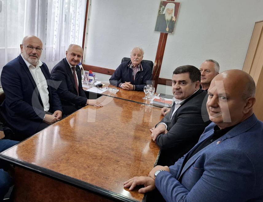 КРУПА НА УНИ, 23. МАЈА /СРНА/ - Министар енергетике и рударства Републике Српске Петар Ђокић изјавио је да општина Крупа на Уни има неколико развојних шанси, а највећа је у области енергетике.