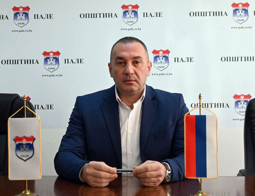 PALE, MAY 29 /SRNA/ - The residents of Pale bravely stood in defense of the homeland, and not a single crime has ever been committed in the area of this municipality. Therefore, a member of the House of Peoples of the Parliamentary Assembly of BiH, Džemal Smajić, should apologize to the good people of Pale, said Pale Mayor Dejan Kojić.