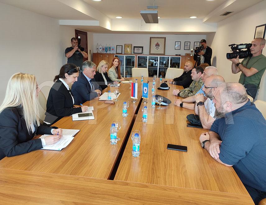 BANJA LUKA, MAY 29 /SRNA/ – Republika Srpska and the Ministry of the Interior (MOI) are committed to contributing to global peace and cooperation in the fields of security and assistance, which is why MOI officers are actively engaged in various missions across about ten countries, said Minister of the Interior Siniša Karan.