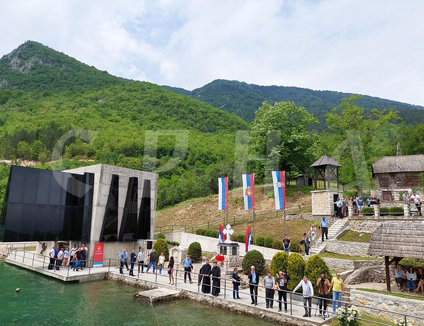 ВИШЕГРАД, 31. МАЈА /СРНА/ - У Старом Броду на Дрини код Вишеграда почело је обиљежавање 83 године од страдања више од 6.000 Срба Сарајевско-романијске регије које су на монструозне начине убиле усташе Јуре Францетића.