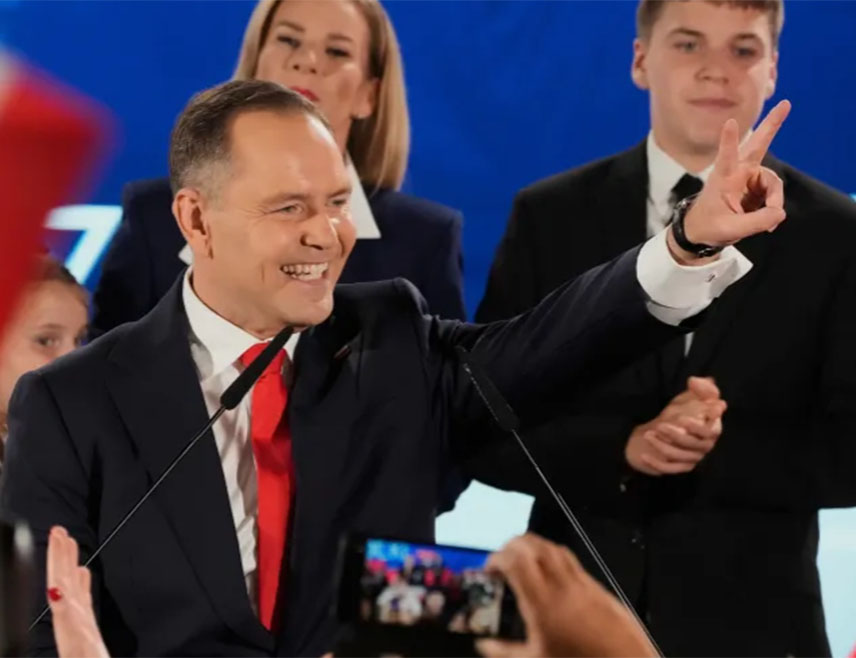 ВАРШАВА, 2. ЈУНА /СРНА/ - Државна изборна комисија потврдила је побједу Карола Навроцког на предсједничким изборима у Пољској.