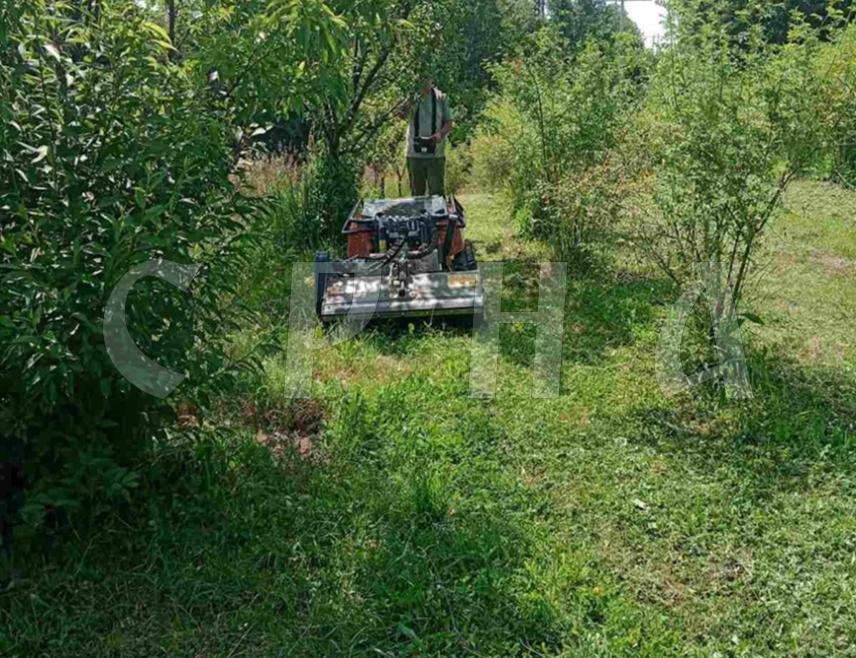НОВИ ГРАД, 9. ЈУНА /СРНА/ - На плантажи шипка Пољопривредне задруге "Агронова" у Петковцу код Новог Града демонстрирана је косидба пољопривредним ровером са даљинским управљањем.