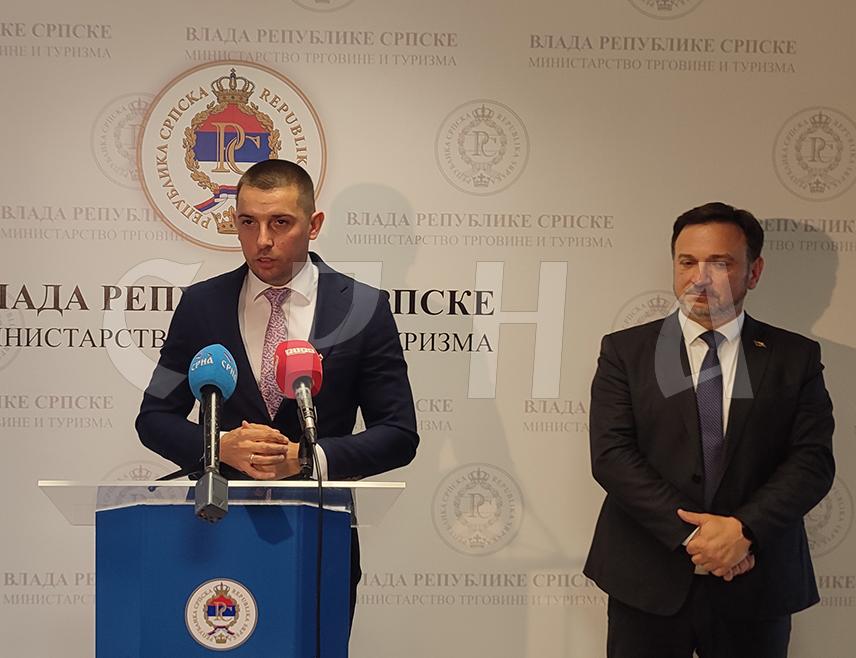 BANJA LUKA, JUNE 11 /SRNA/ – The Minister of Trade and Tourism of Republika Srpska, Denis Šulić, stated after today’s meeting in Banja Luka with the Minister of Trade of the Federation of BiH (FBiH), Amir Hasičević, that the goal of future cooperation is to ensure that all consumers in BiH have equal rights.