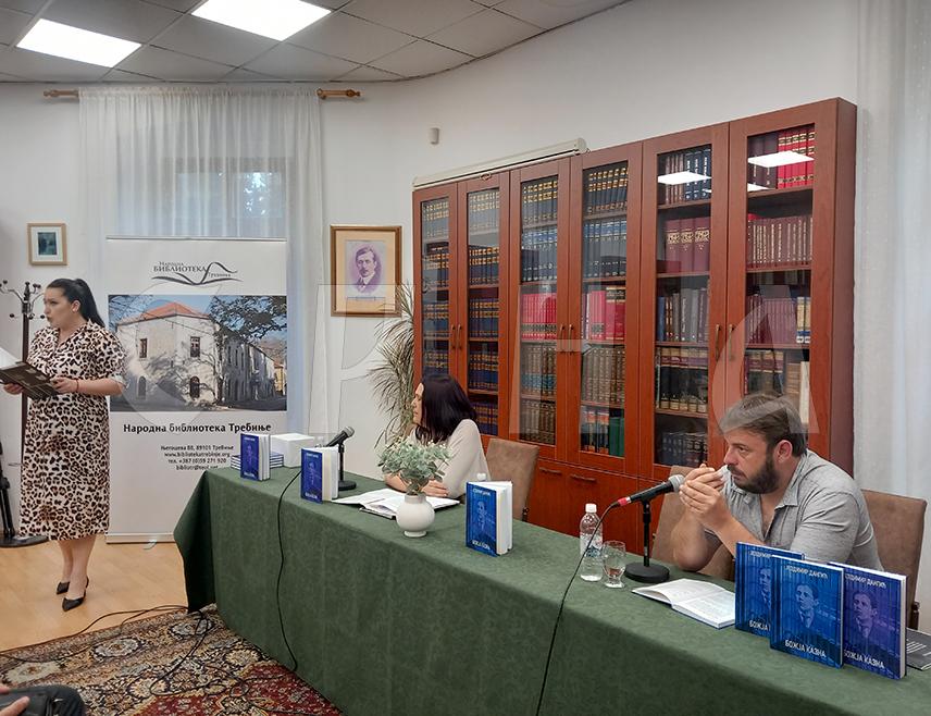 TРЕБИЊЕ, 11. ЈУНА /СРНА/ - У Народној библиотеци у Tребињу вечерас је промовисана збирка приповједака "Божја казна" аутора Јездимира Дангића, које приказују живот српског народа у вријеме аустроугарске окупације, доносећи аутентичне слике страдања, отпора и свакодневнице у тешким историјским околностима.