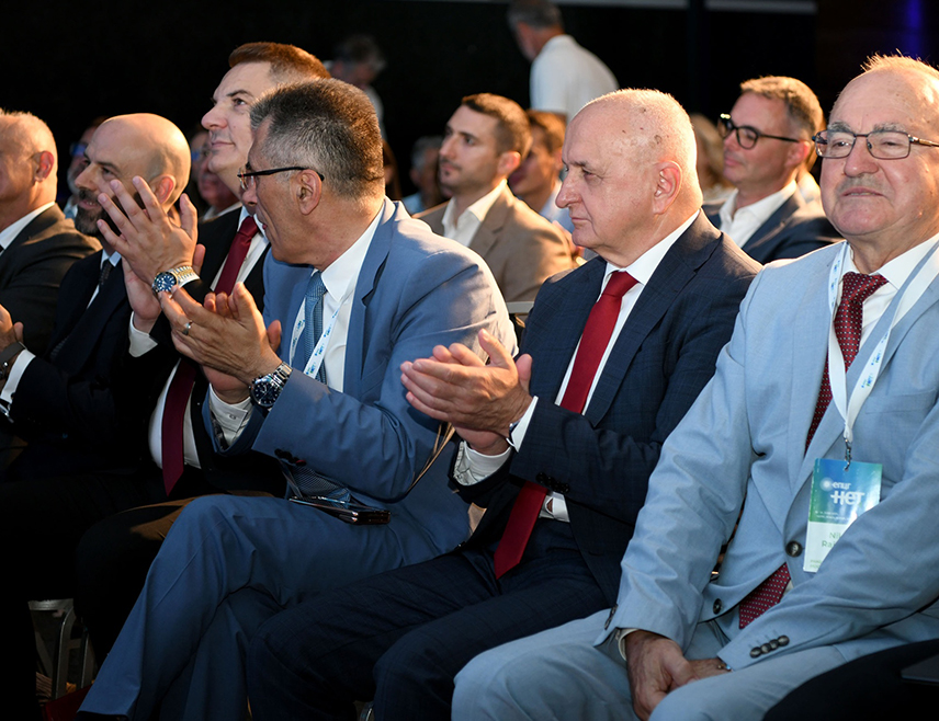 BANJA LUKA, JUNE 13 /SRNA/ - The Minister of Energy and Mining of Republika Srpska, Petar Đokić, stated today in Budva at the "EPCG NET 2025" Symposium that stronger regional cooperation and market integration are necessary for the energy transition.