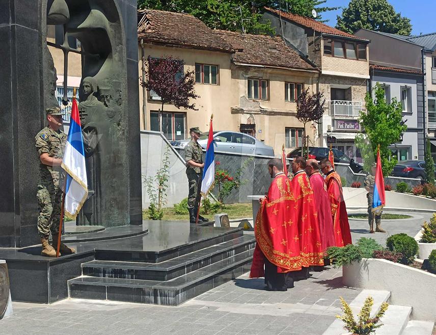 ЗВОРНИК, 14. ЈУНА /СРНА/ - У Зворнику су данас обиљежене 33 године од формирања Зворничке бригаде која је била у саставу Дринског корпуса Војске Републике Српске, а овом приликом је истакнуто да је имала импресиван ратни пут који није био само фокусиран на подрињско ратиште.