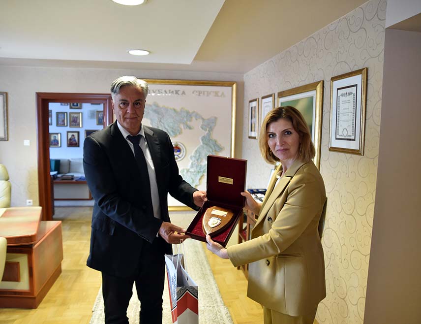 BANJA LUKA, JUNE 16 /SRNA/ - The Minister of Internal Affairs of Republika Srpska Siniša Karan and the Head of the International Organization for Migration /IOM/ in BiH Laura Lungarotti stated today in Banja Luka that Republika Srpska has the situation regarding illegal migration under control.