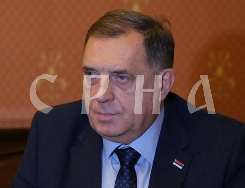 БАЊАЛУКА, 16. ЈУНА /СРНА/ - Предсједник Републике Српске Милорад Додик изјавио је да је Закон о Савјету министара, који је усвојен у Представничког дому Парламентарне скупштине БиХ гласовима свих муслиманских и посланика из опозиције у Српској, опасан јер се њиме крши Устав и мијења правни поредак у БиХ, те да је опозиција тиме починила кривично дјело против Републике Српске.