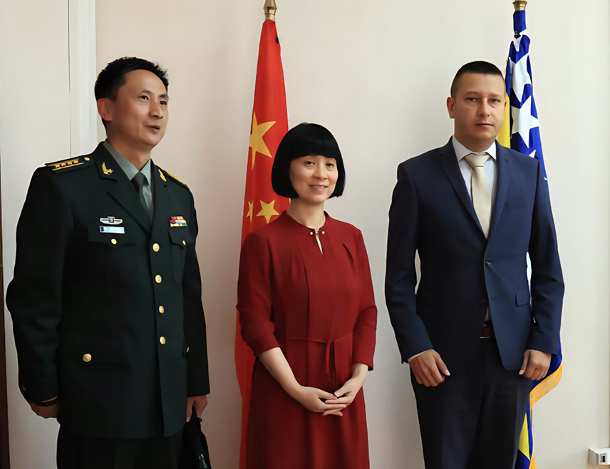 SARAJEVO, JUNE 17 /SRNA/ - Deputy Defense Minister in the Council of Ministers Aleksandar Goganović met today with the Ambassador of China to BiH Li Fan and the military attaché, Brigadier Sun Yinlong, to discuss the strengthening of cooperation in defense and issues of international security and stability.