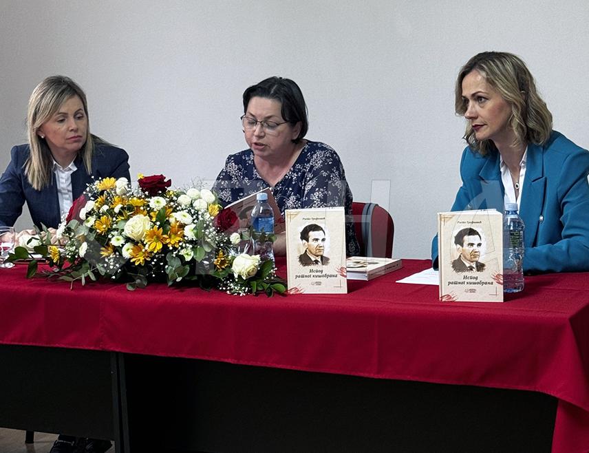 РОГАTИЦА, 17. ЈУНА /СРНА/ - Дводневна манифестација "Дани Војислава Лубарде" свечано је вечерас отворена у Рогатици изложбом личних предмета, фотографија и рукописа овог великог српског књижевника, академика и романсијера.