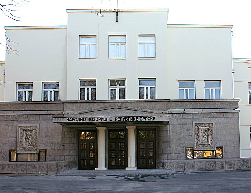 БАЊАЛУКА, 20. ЈУНА /СРНА/ - Народно позориште Републике Српске организује ревију представа са овогодишњег репертоара у оквиру које ће бити изведене три представе које су обиљежиле претходне три позоришне сезоне.